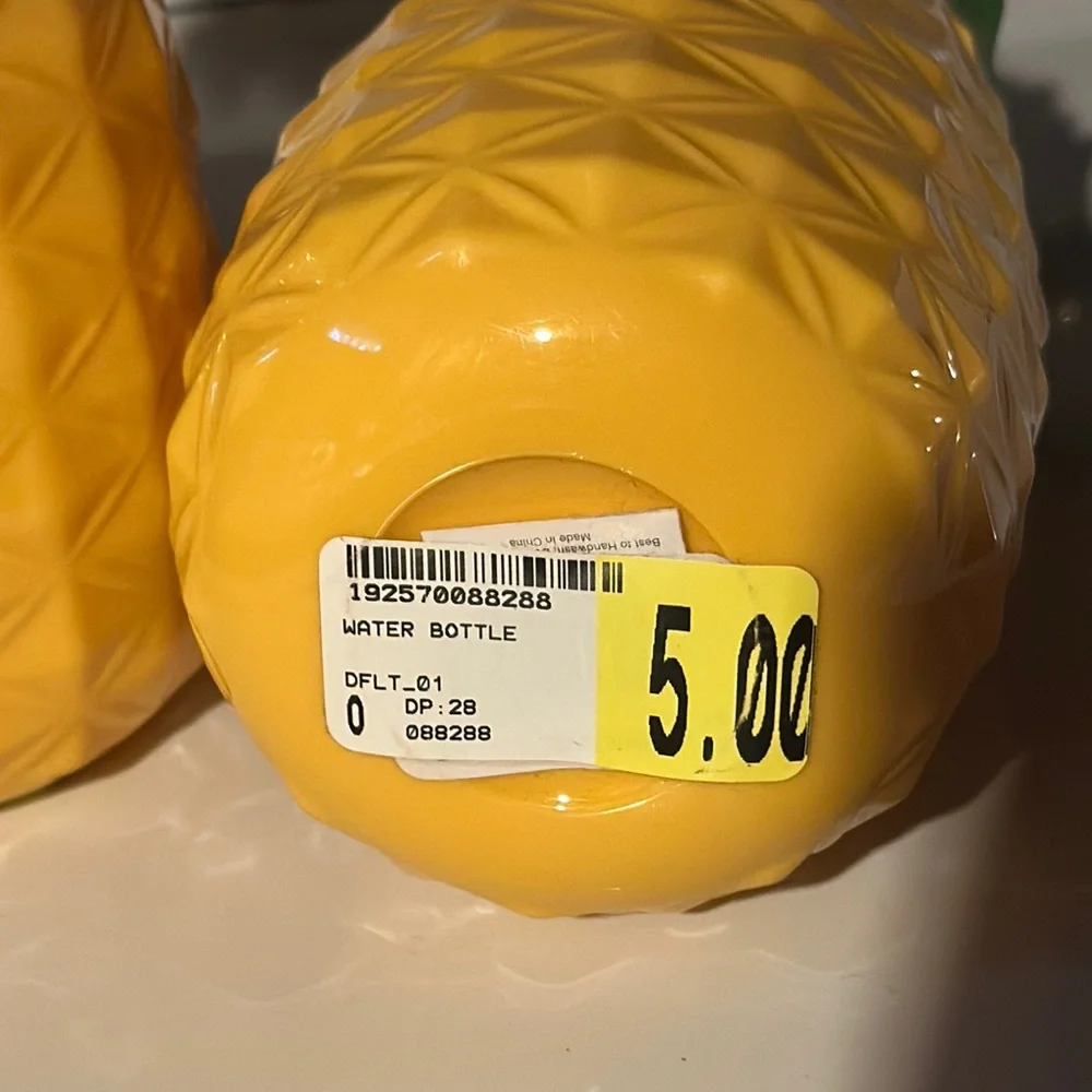 Yellow and Green Pineapple Disposable Tableware
